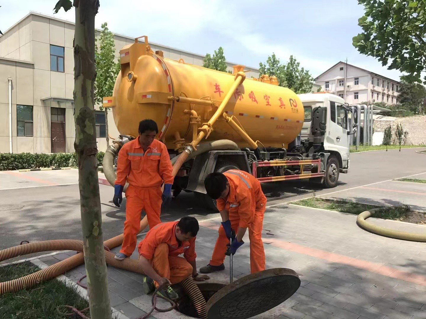 丰顺化粪池清理与5-8吨吸粪车施工效率分析
